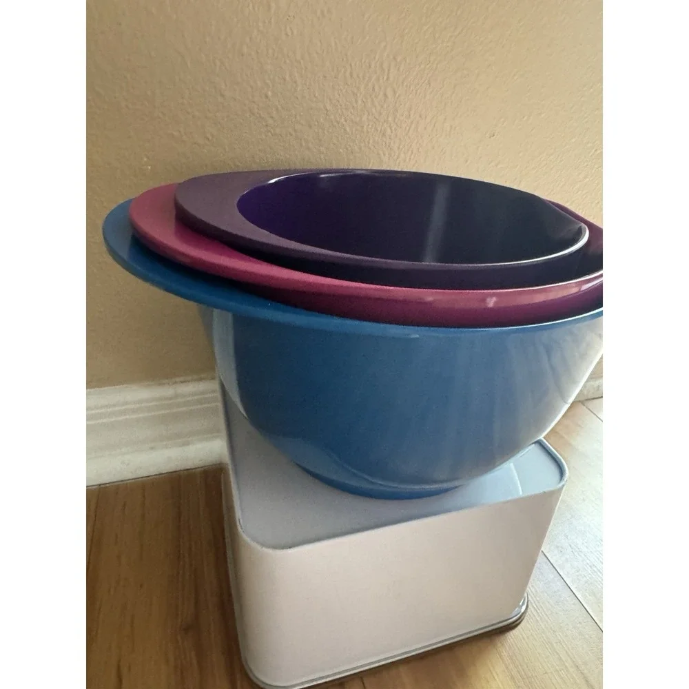 Vintage Sur La Table 3 Mixing Bowls With Spouts: Blue, Maroon, And Purple